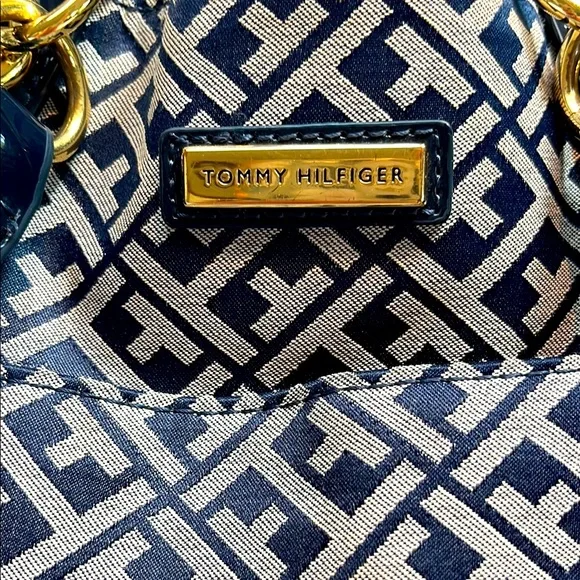 Tommy Hilfiger Signature Marineblau Canvas Tote w/Navy Patent Leather Trim - Picture 4 of 12